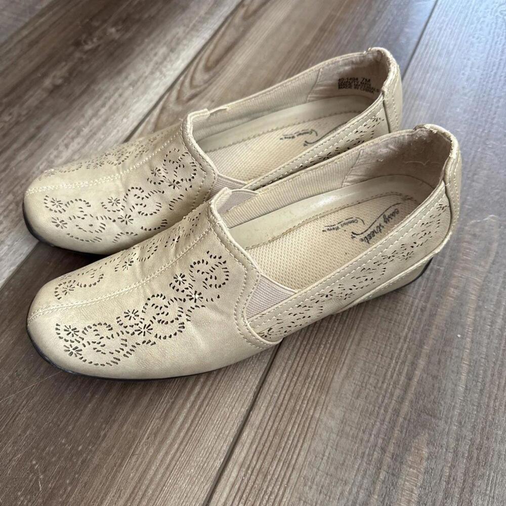 Easy Street Comfort Slip On Shoes, Women's Size 7  M, Beige